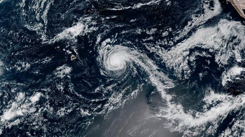 Kiko se debilita a tormenta tropical; aún podría ser peligroso