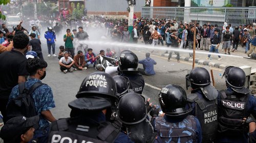 Nepal levanta veto a redes tras protestas que dejaron 19 muertos