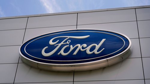 Ford llama a revisión casi 1.5 millones de vehículos