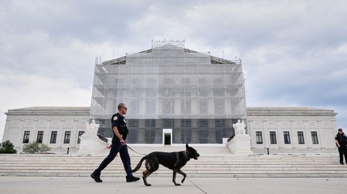 Trump busca que la Corte Suprema limite ciudadanía por nacimiento