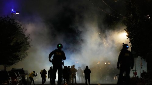 Trump federaliza Guardia de Texas para enviarla a Oregón