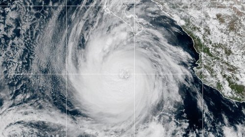 Priscilla pierde fuerza mientras avanza a Baja California Sur