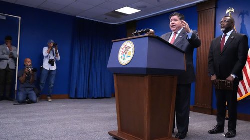 Trump exige cárcel para gobernador y alcalde de Chicago