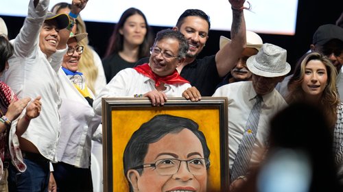Trump corta ayuda a Colombia y llama 'narcotraficante' a Petro