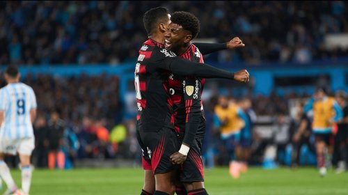 Flamengo sufre con uno menos y clasifica a final de Libertadores
