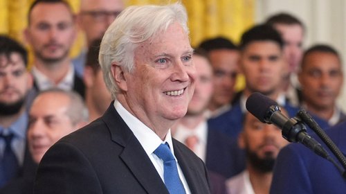 Mark Walter es el nuevo dueño mayoritario de los Lakers