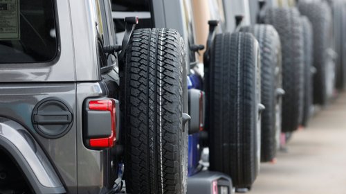 Chrysler retira 320,000 Jeeps híbridos por baterías