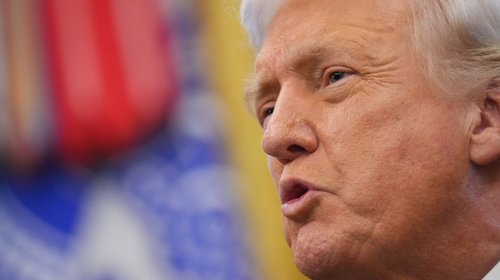 Trump acusa a la BBC de corrupción y advierte demanda millonaria