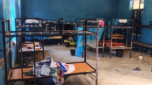 Escapan 50 alumnos secuestrados en escuela de Nigeria