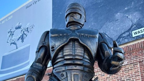 Inauguran estatua de RoboCop en Detroit, el héroe de la ciudad