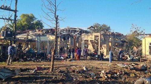 Ejército de Myanmar admite ataque aéreo a hospital