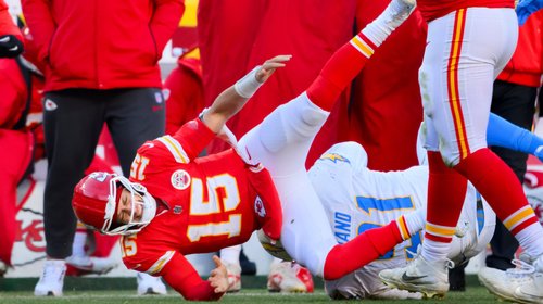 Mahomes se somete a cirugía de ligamento anterior cruzado