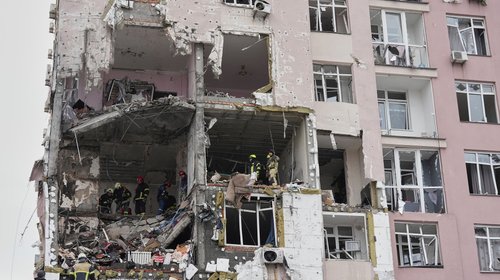 Ataque ruso con misiles y drones deja decenas de heridos en Kiev