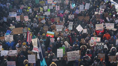 Trump evita avalar a agente que mató a Alex Pretti en Minneapolis