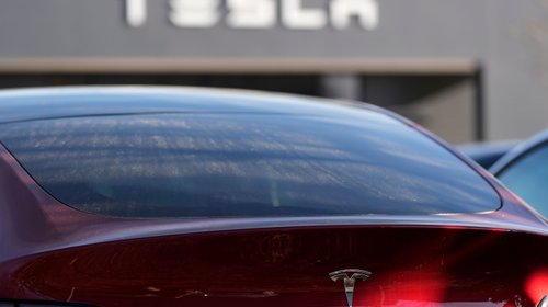 Ganancias de Tesla caen al nivel más bajo desde 2020