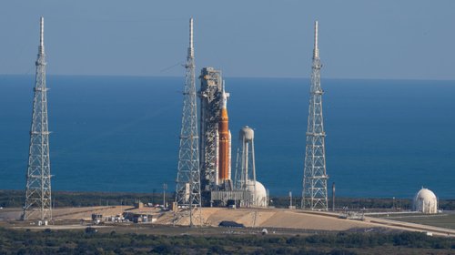 La NASA realiza conteo atrás para viaje tripulado a la luna 