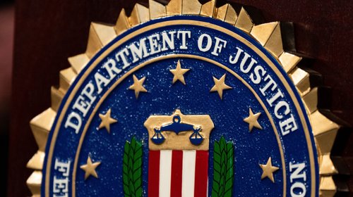 Persona es acusada por amenazar agentes de ICE por Internet