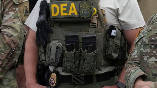Arrestan a supervisor de la DEA tras cierre de oficina en RD