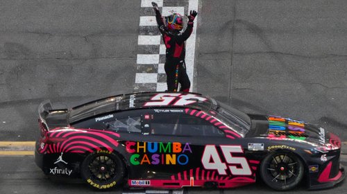 Tyler Reddick se corona en Daytona tras choque en la vuelta final