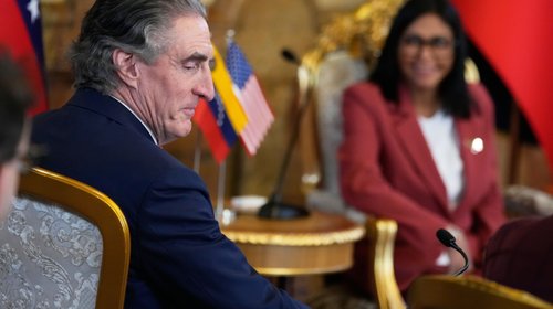 Doug Burgum y Delcy Rodríguez se reúnen para tratar recursos 