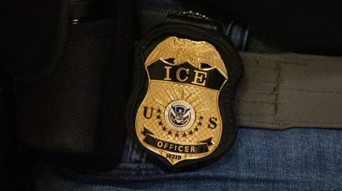 Detiene ICE a reportera colombiana en Tennessee