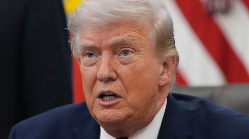 Anuncia Trump arancel del 100% a algunos fármacos patentados