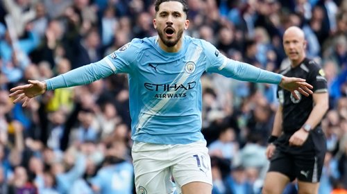Manchester City lucha por Liga Premier al vencer 2-1 al Arsenal