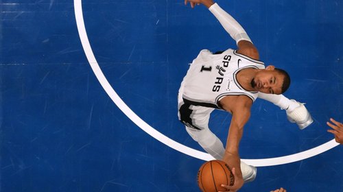 Wembanyama domina a Minnesota y pone a Spurs arriba 2-1