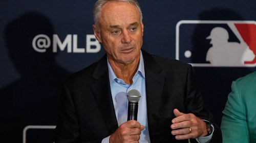 Peloteros piden duplicar el salario mínimo en la MLB