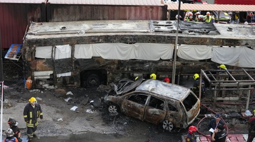 Tren embiste autobús en Bangkok y deja al menos 8 muertos