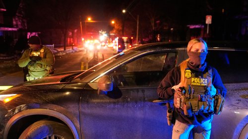 Arrestan en Texas a agente del ICE que baleó a hombre en redada