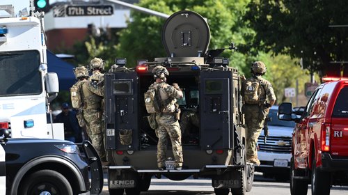 FBI abate a hombre que retuvo rehenes en banco de California