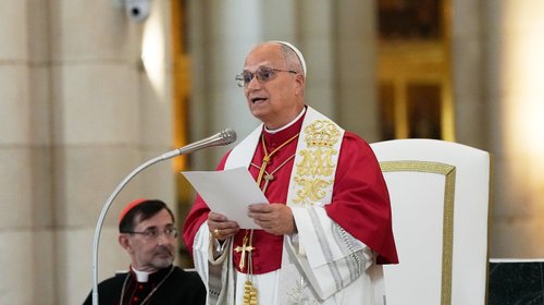 León XIV esquiva polémica al hablar en catalán