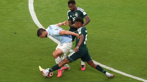 Uruguay y Arabia reparten puntos en su debut mundialista