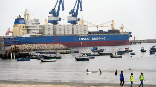Perú instala escáneres de EUA en estratégico puerto de Chancay