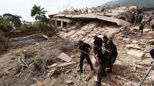 Sube a 235 muertos y 4,300 los heridos por sismos en Venezuela