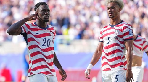 Estados Unidos avanza a octavos tras vencer 2-0 a Bosnia