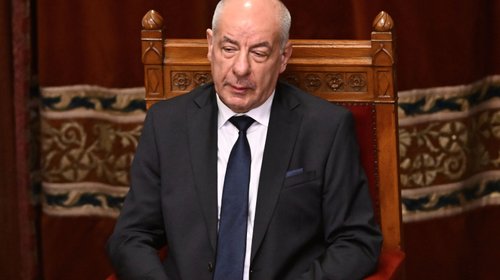 Promulga presidente de Hungría reforma que pone fin a su mandato