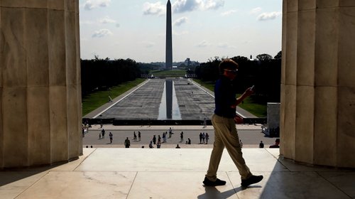 Trump insiste que daño al estanque en Washington fue vandalismo
