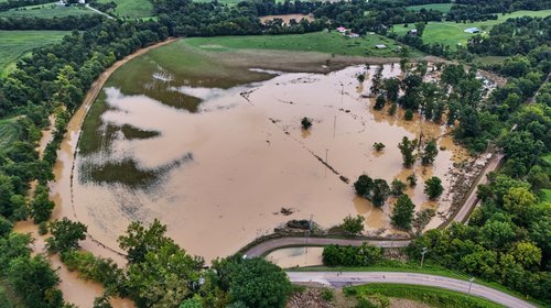 Mal clima en EUA deja muertes y daños por tornados e inundaciones