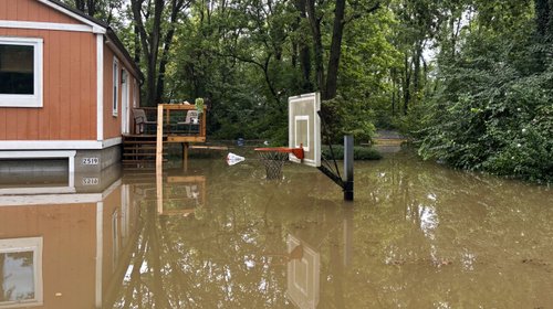 Lluvias récord desatan inundaciones y rescates en Indiana