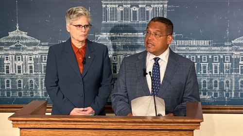 Minnesota demanda a Texas para extraditar a agente de ICE