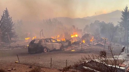 Incendio forestal arrasa Texas y obliga a evacuar