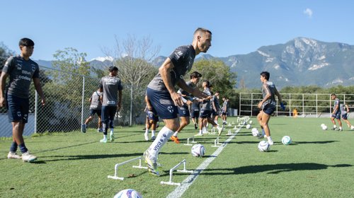 ‘Tecatito’ y Canales nos acercan al título: Moreno