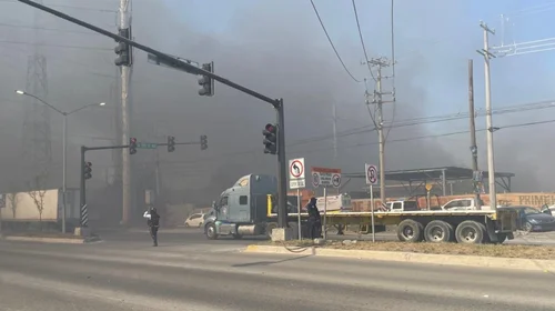 Explotan dos pipas de diésel y provoca incendio en Apodaca
