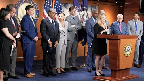 Aprueba cámara de representantes de EUA proyecto fiscal de Trump