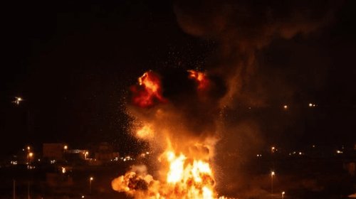 Dron impacta tanque de combustible y provoca incendio en Dubái
