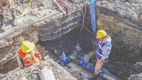 Hay poca agua en Nuevo León... ¡y se va más en fugas!