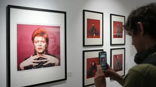 Inaugurarán exposición en España dedicada a David Bowie