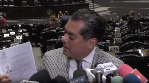 Presentan ante el INE documento de renuncia de Cabeza de Vaca
